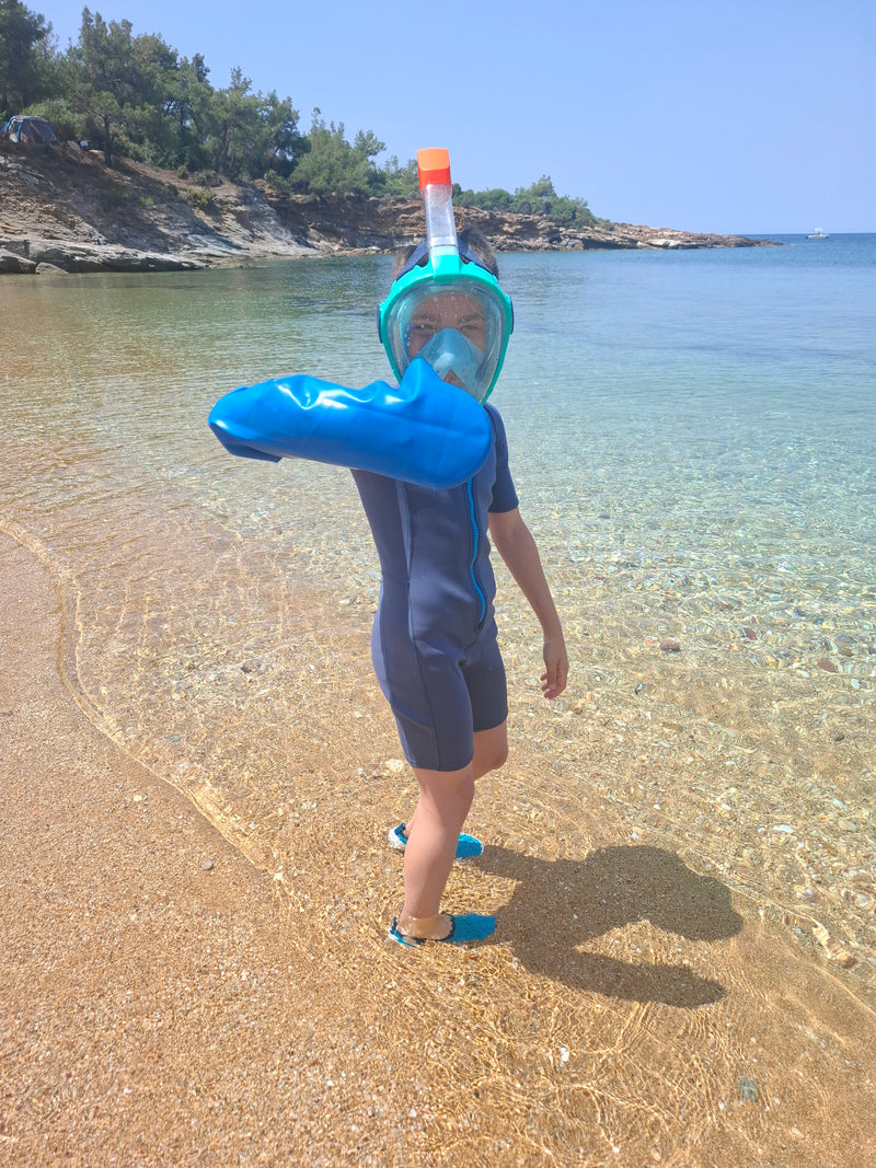 Enjoying the sea (with a broken hand) :)